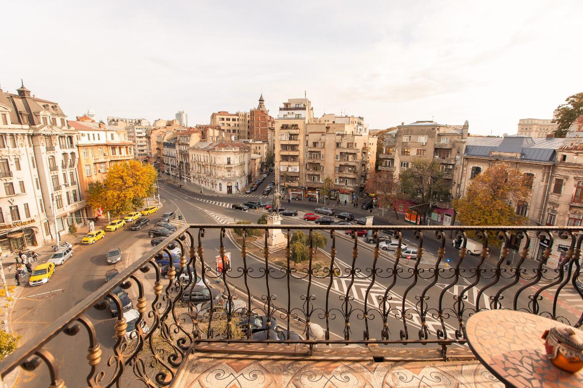 Hidden Gem Antique Apt With Stunning City Views Bukarest Exterior foto