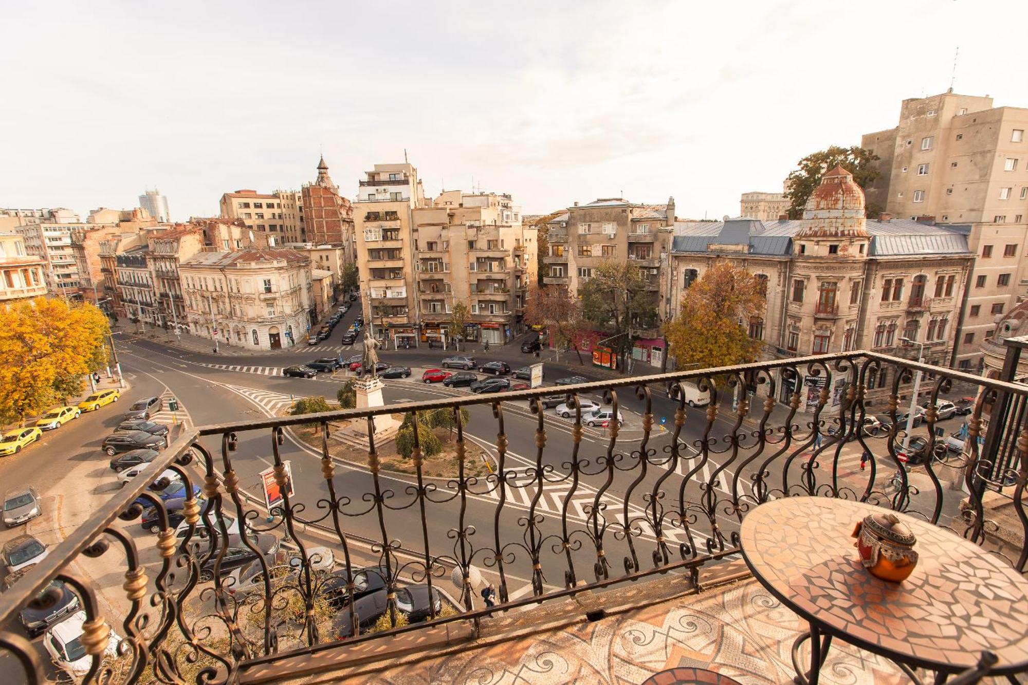 Hidden Gem Antique Apt With Stunning City Views Bukarest Exterior foto