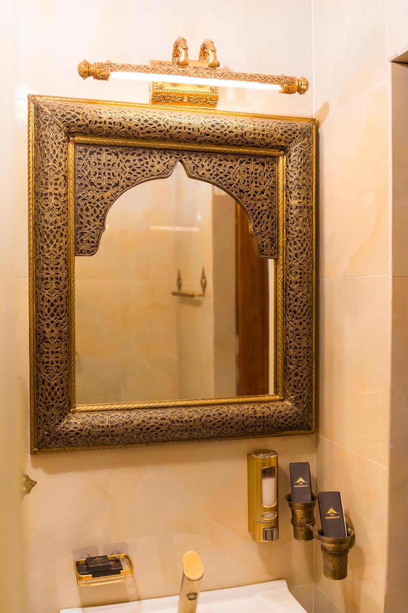 Hidden Gem Antique Apt With Stunning City Views Bukarest Exterior foto